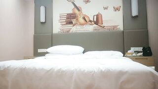 大奶少妇_操我逼我要大鸡吧痒求求你了_啊我不行了_身材丰满大肥臀_骚逼抠的喷水求操_后入偷偷无套