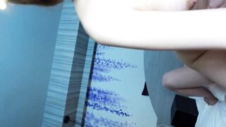 FC2PPV-4723001 “等等……啊……我要射了。”直到最近，她还是个18岁的大学生。她完全是纯真的。她兴奋得呻吟着，抽搐着。她那处女般的小穴抽搐着，我把精液射了进去